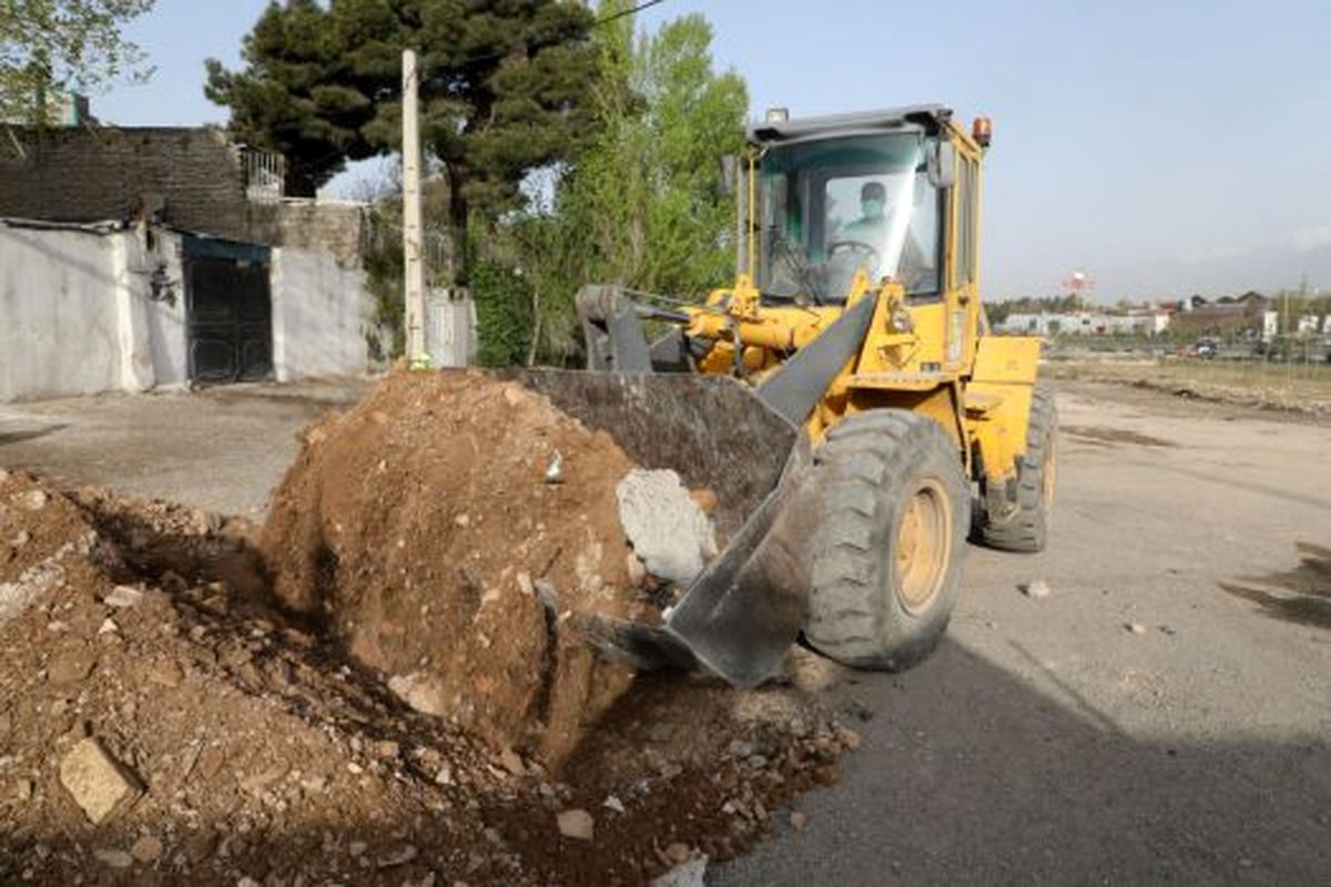 ساماندهی و پاکسازی جداره جنوبی بزرگراه شهید یاسینی تا بزرگراه بابائی در منطقه ۱۳