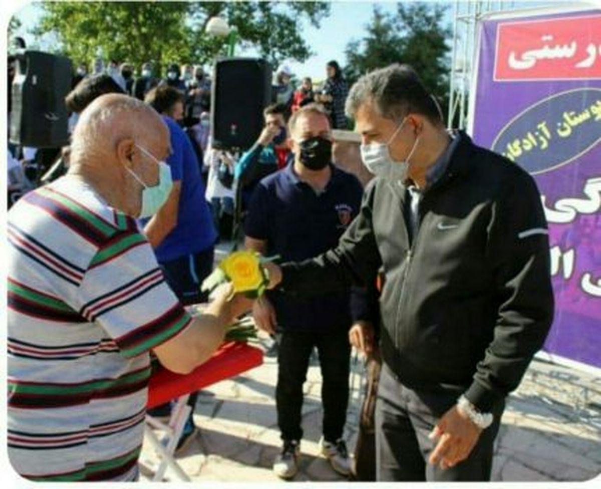 برگزاری همابش پیاده روی ۴۰۰ شهروند منطقه ۱۵ در بوستان آزادگان