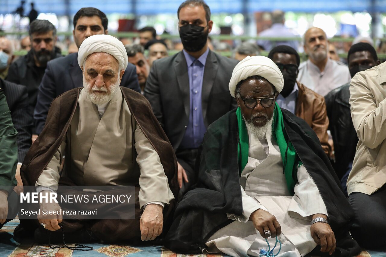 حضور شیخ زکزاکی در نماز جمعه تهران حضور شیخ زکزاکی در نماز جمعه تهران