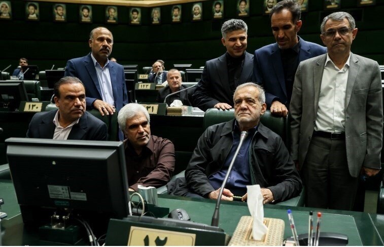 آخرین عکس پزشکیان در صندلی «شماره ۱۲۰» مجلس آخرین عکس پزشکیان در صندلی «شماره ۱۲۰» مجلس