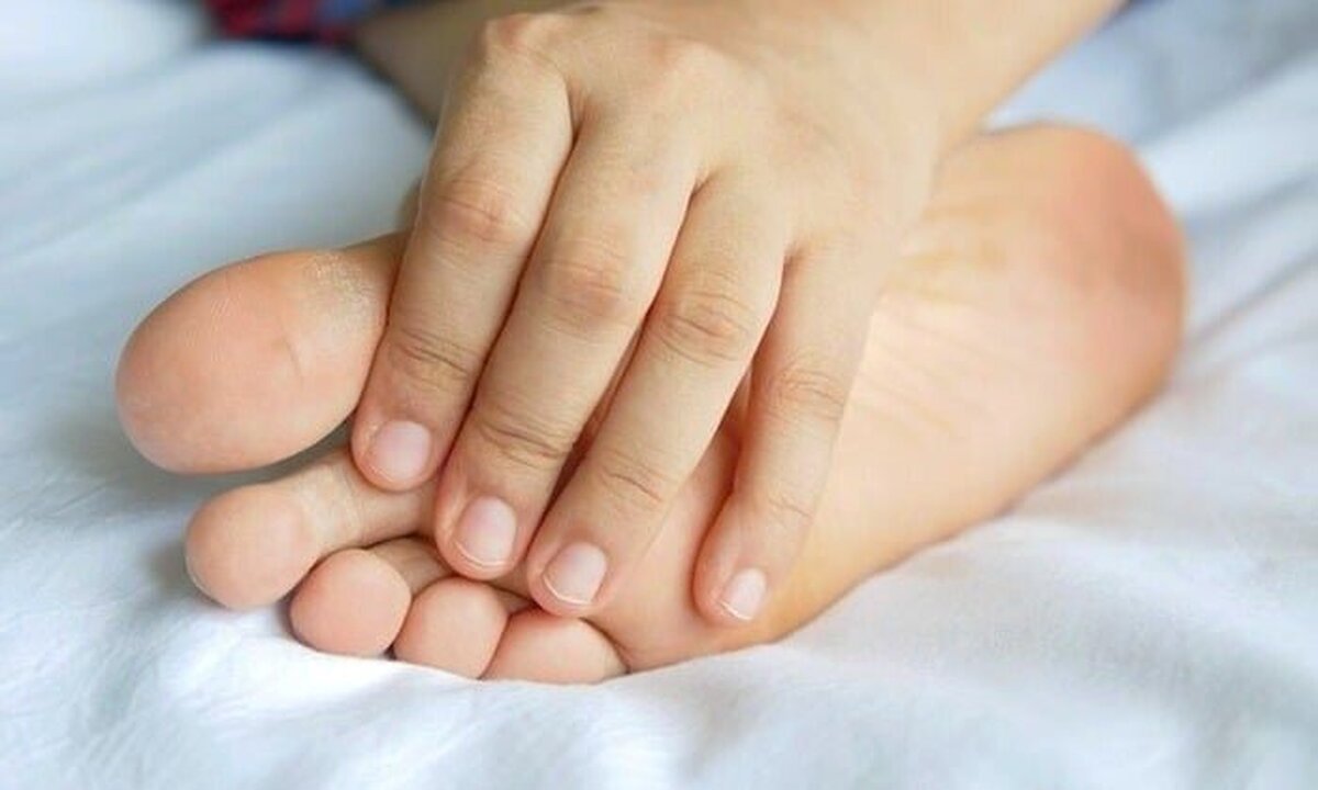رایج ترین دلایل خارش کف پا در شب