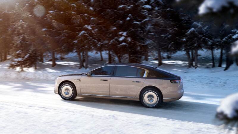 سدان انرژی نو ماکسترو اس800 از هواوی و JAC تا ژانویه 2026 عنوان پرفروش ‌ترین سدان لوکس در چین را حفظ کرد. این خودرو در مجموع بیشتر از ب ام و سری7 و مرسدس بنز اس کلاس فروش داشته است./