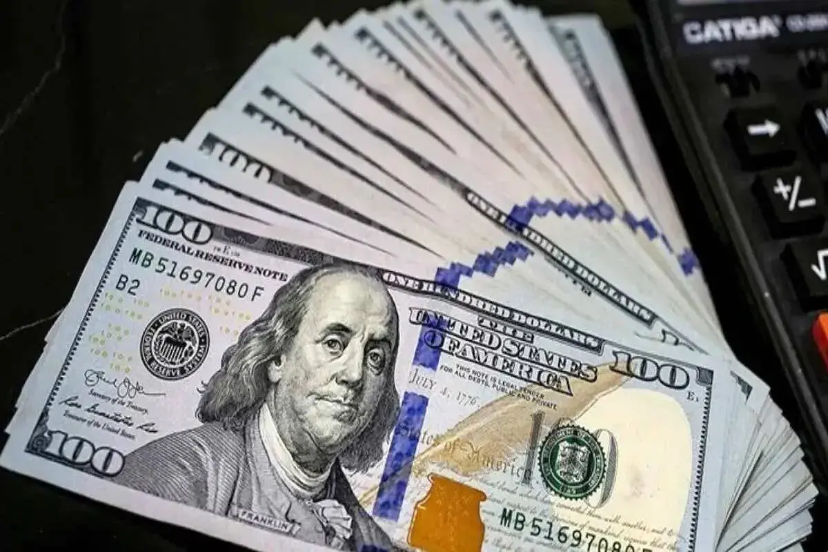 پیش بینی قیمت دلار پنجشنبه ۲۴ مهر ۱۴۰۴ دلار در مرز ۱۱۰ هزار تومان سرگردان شد