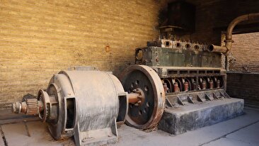 میراثی از دوره پهلوی در حال نابودی است / تا قبل از ثبت ملی سالم بود و بعد ویران شد / جایی که «نور» را به هرسین آورد (فیلم)