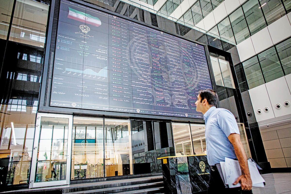 پیش ‌بینی بورس   گام‌های شکننده بازار سهام زیر سایه طلا و دلار